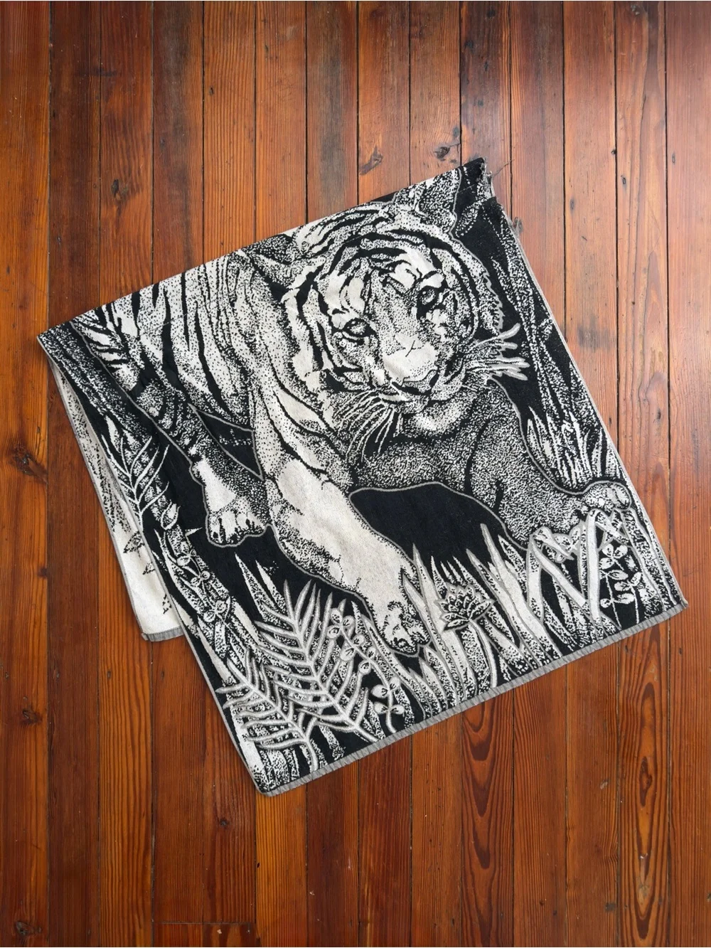 Vintage reversible tiger beach towel black and white 32x60”